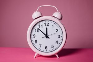 pink alarm clock representing the time an online therapy session for anxiety in Charlotte is starting